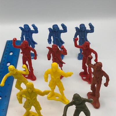 Vintage 1960s Original MPC 60mm Plastic Pirate Ring-hand Toy (11 Figures)