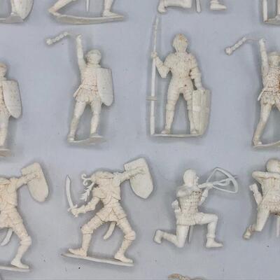 VINTAGE CHERILEA WHITE KNIGHTS - 60mm - White Plastic Toy Soldiers