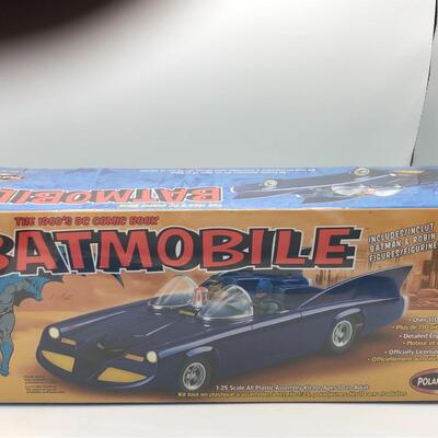 2002 POLAR LIGHTS BATMAN BATMOBILE THE 1960S DC CAR PLASTIC MODEL KIT 1:25 SCALE