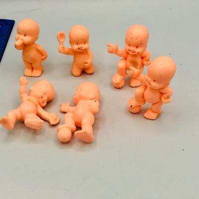 Vintage L'il Babies Oodles Adorable Babies 2" tall