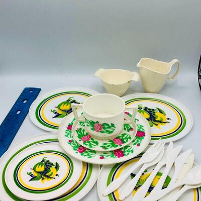 Vintage Children’s Play Dish Set
