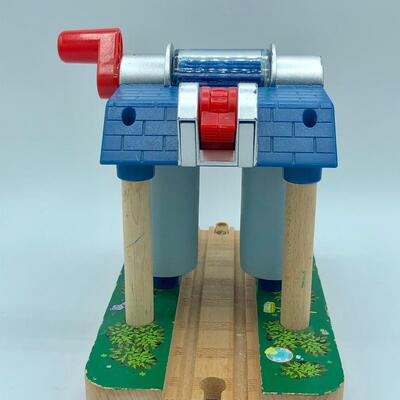 Thomas & Friends Sodor Engine Wash Wooden Train Accessory