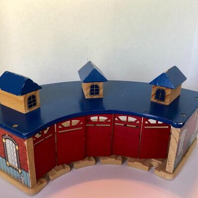 Thomas the Train Wooden 5 Door Roundhouse Engine Shed by Geoffrey Inc Blue