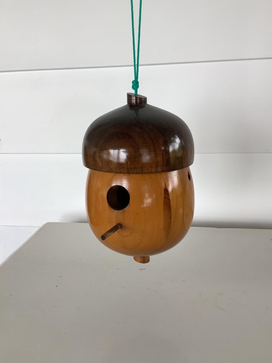 D900 Wooden Acorn Shaped Birdhouse
