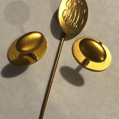 10 K gold stick pin & matching cuff links