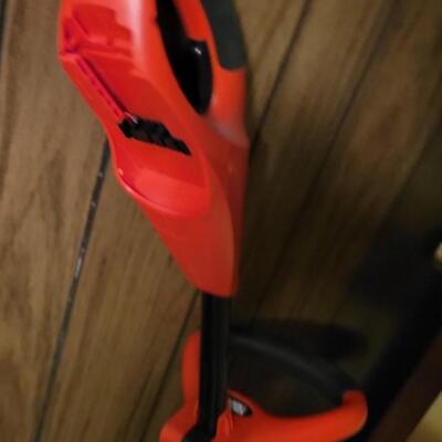 BLACK AND DECKER CORDLESS TRIMMER