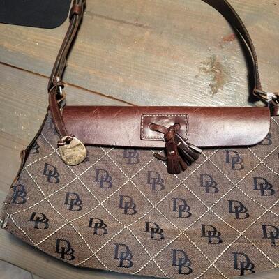 Dooney &Bourke