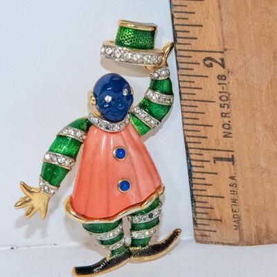 HATTIE CARNEGIE - TIPPY HAT CLOWN BROOCH