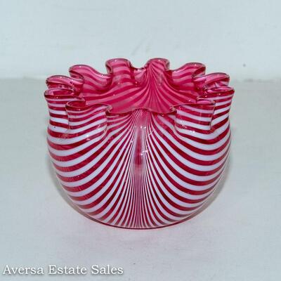 ART GLASS - NAILSEA VENETIAN THREAD GLASS BOWL