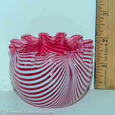 ART GLASS - NAILSEA VENETIAN THREAD GLASS BOWL