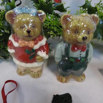 Christmas Themed Decor: Trimmer Removal Heart Mantle Decor, Bears, Streamers
