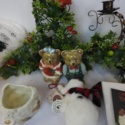 Christmas Themed Decor: Trimmer Removal Heart Mantle Decor, Bears, Streamers