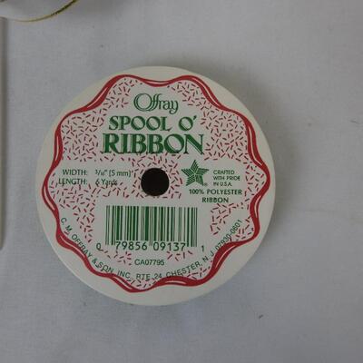 Christmas Craft Lot: Skein of Yarn, Craft Materials, Wired Garland, Ribbon