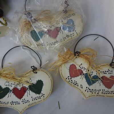 Christmas Lot: Wreaths, Christmas Light Set, Votive Holders, Basket, Ribbons