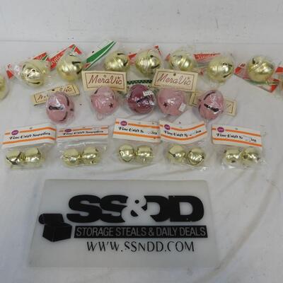 24 Jingle Bells: 14 Large (Gold/Pink/Mauve) 10 Small Gold - New
