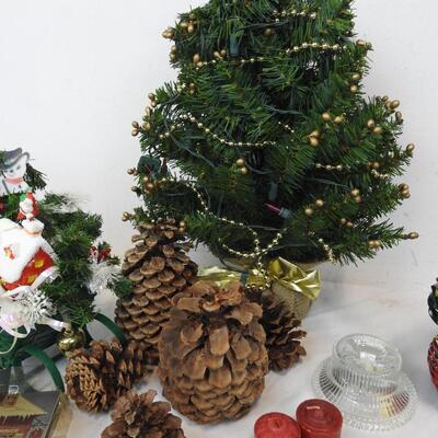 13+ Christmas Decor: Sleigh Centerpiece, Baskets, Greeting Cards, Pinecones