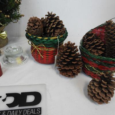 13+ Christmas Decor: Sleigh Centerpiece, Baskets, Greeting Cards, Pinecones