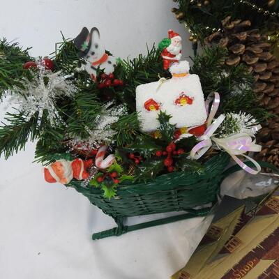 13+ Christmas Decor: Sleigh Centerpiece, Baskets, Greeting Cards, Pinecones