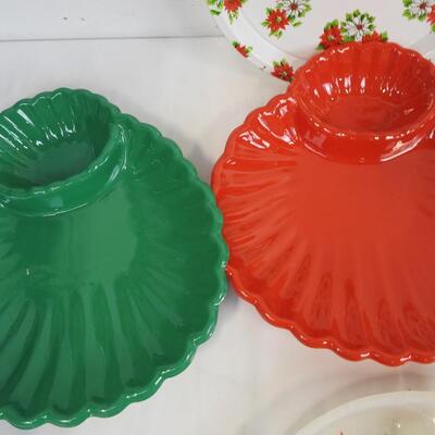 7 Christmas Platters, Holly, Plastic, Metal