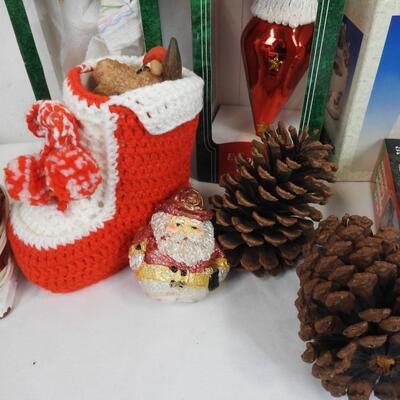 12 pc Christmas, Skaters Musical Ice Rink, Santa's Best Glass, Snowman Coasters