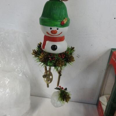 12 pc Christmas, Skaters Musical Ice Rink, Santa's Best Glass, Snowman Coasters