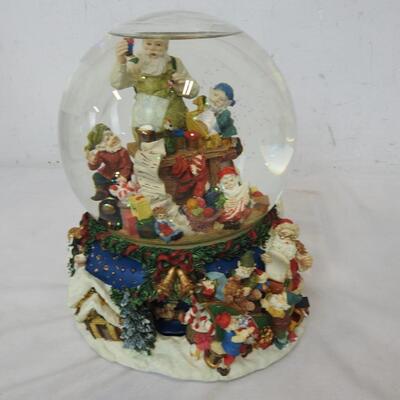 Kirkland Signature Musical Waterglobe with Revolving Base, Santa's Workshop