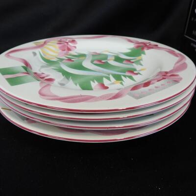 Sango Set of 4 Mugs Christmas Trees with 4 Matching Plates, Stoneware