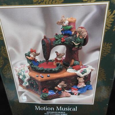 Christmas Skating Pond Musical, Motion Musical Plays Its a Small World, Works