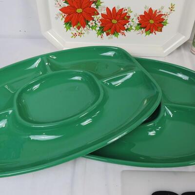 Christmas Plastic Trays, White and Green, Paper Cups
