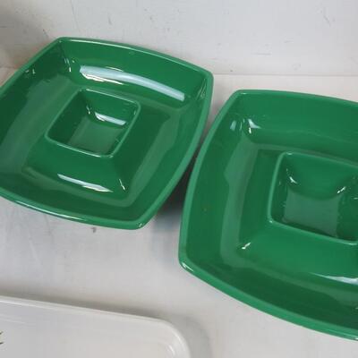 Christmas Plastic Trays, White and Green, Paper Cups