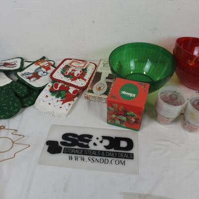 Christmas Lot: Ceramic Spoon Rest, Kitchen Hot Pads, Large Bowls, Kleenex
