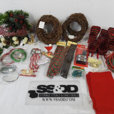 Christmas Craft Lot: Twisticks, Twine Wreaths, Sleighs, Wire Garland