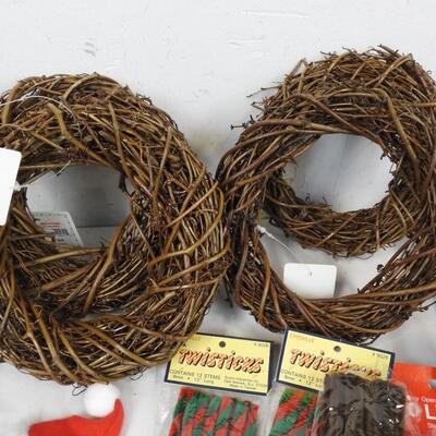 Christmas Craft Lot: Twisticks, Twine Wreaths, Sleighs, Wire Garland