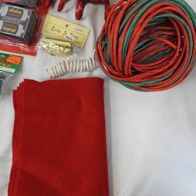 Christmas Craft Lot: Twisticks, Twine Wreaths, Sleighs, Wire Garland