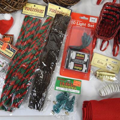 Christmas Craft Lot: Twisticks, Twine Wreaths, Sleighs, Wire Garland