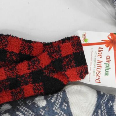 3 Pairs of Warm Socks: Lauren Conrad, airplus Aloe Infused Socks