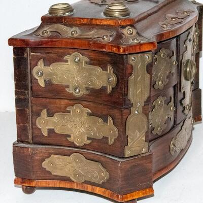 UNIQUE AND UNSUAL ANTIQUE ROSEWOOD JEWELRY BOX