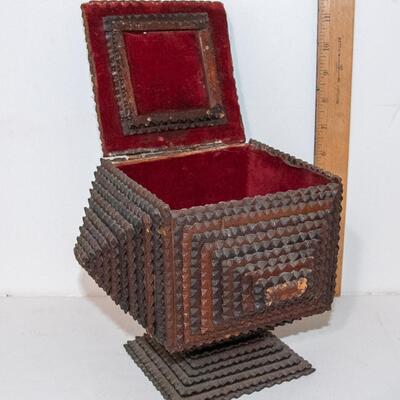 TRAMP ART BOX