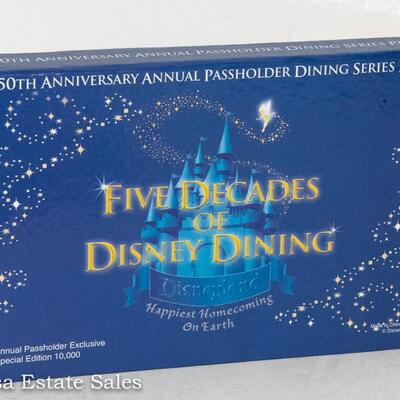DISNEYLAND COLLECTOR PIN
