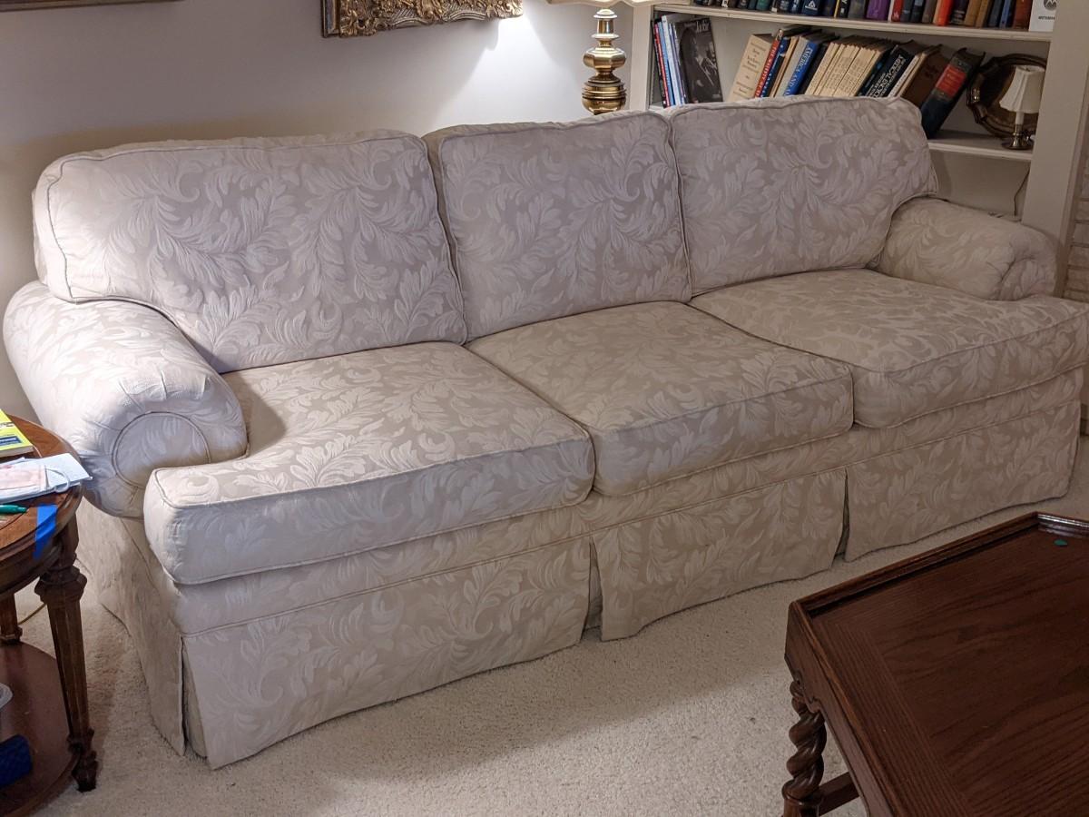 King Hickory Couch, Off WhiteVery Nice Condition