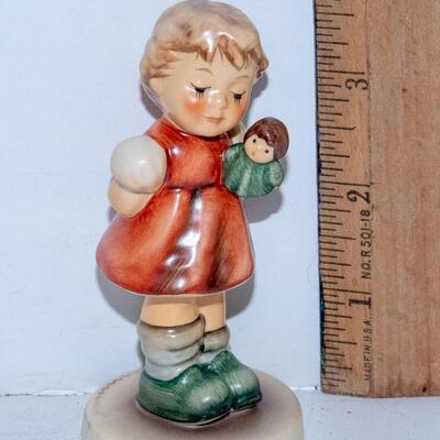 HUMMEL CLUB MEMBER FIGURINE