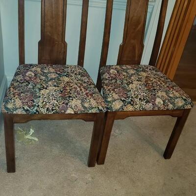8 Huntley by Thomasville dining room chairs