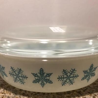 RARE Pyrex Snowflake Lidded Casserole