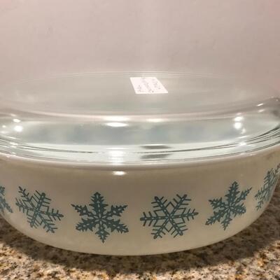 RARE Pyrex Snowflake Lidded Casserole