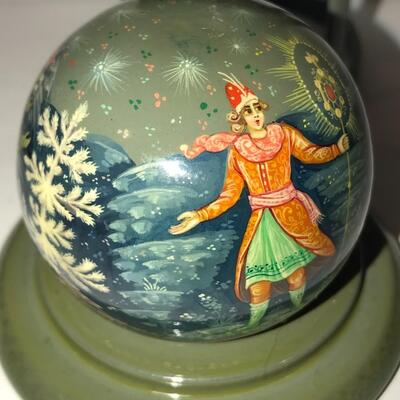 Unique & Beautiful Russian PaÂ·lekh Painted Box ~ Gazebo Style