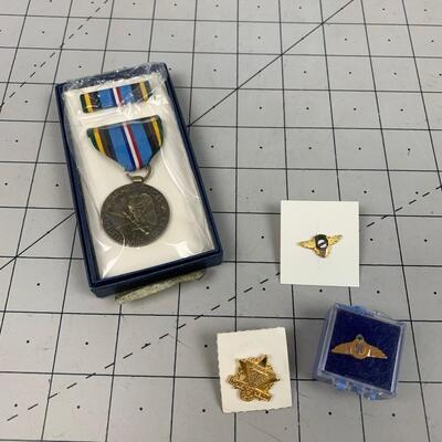 #115 US Military Pins & Medal