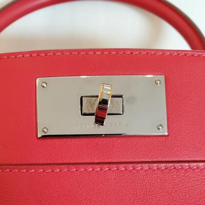 Hermes Toolbox 26 Geranium with Paladium Hardware