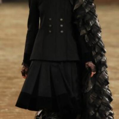 Navy Chanel wool and alpaca-blend pleated skirt with flounce hem - 2014 Runway