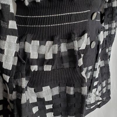 Chanel Spring 2017 Black and White Tunic Top size 42 New with tags