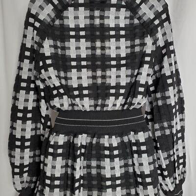 Chanel Spring 2017 Black and White Tunic Top size 42 New with tags